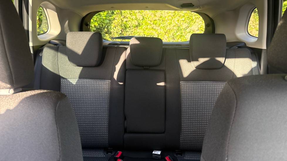 Suzuki S-Cross 1.4 Boosterjet 48V Hybrid Motion 5dr Petrol Hatchback - Image 15