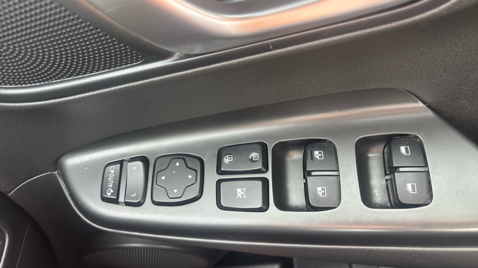 Hyundai KONA 100kW Premium 39kWh 5dr Auto Electric Hatchback - Image 33