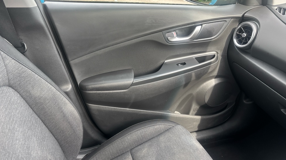 Hyundai KONA 100kW Premium 39kWh 5dr Auto Electric Hatchback - Image 36