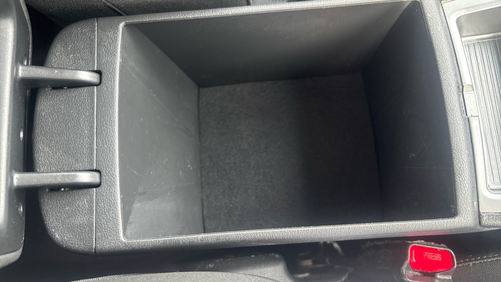 Hyundai KONA 100kW Premium 39kWh 5dr Auto Electric Hatchback - Image 38
