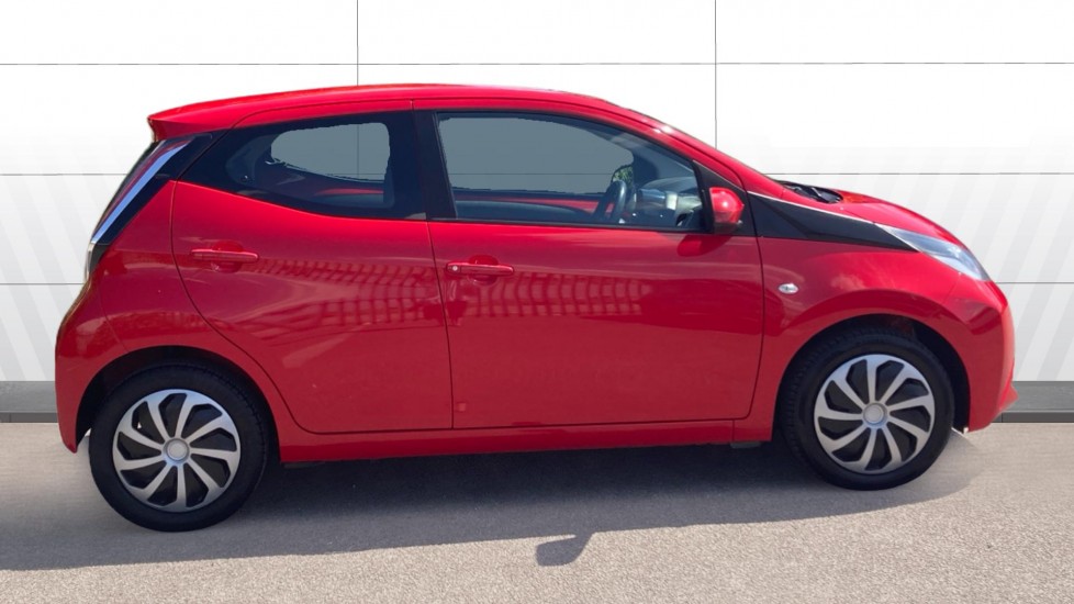 Toyota Aygo 1.0 VVT-i X-Play 5dr Petrol Hatchback - Image 5