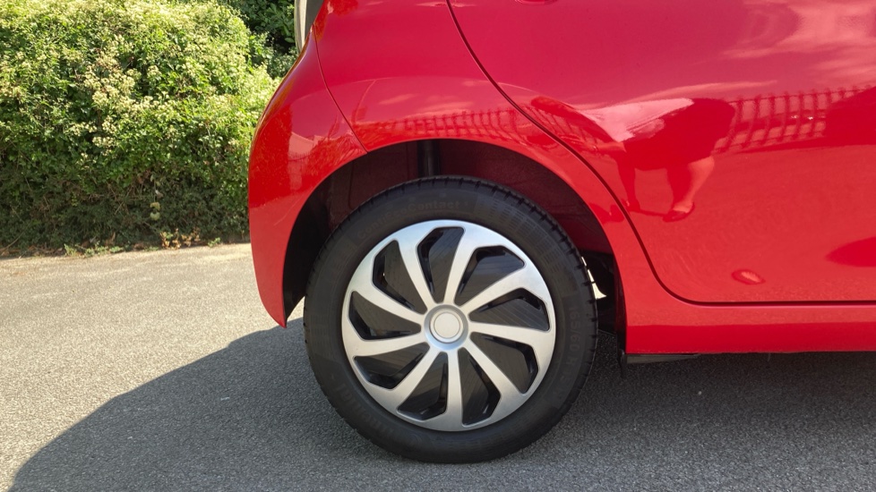 Toyota Aygo 1.0 VVT-i X-Play 5dr Petrol Hatchback - Image 7