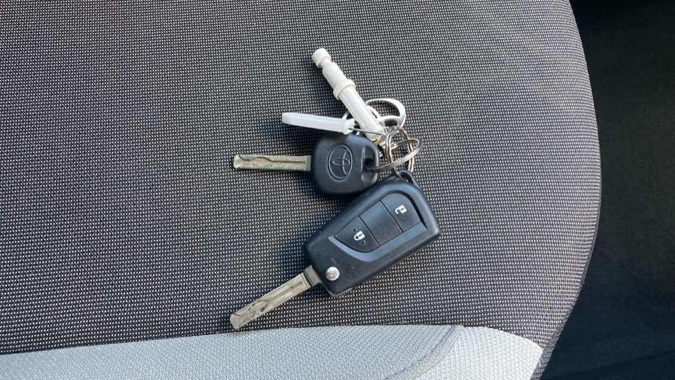 Toyota Aygo 1.0 VVT-i X-Play 5dr Petrol Hatchback - Image 20