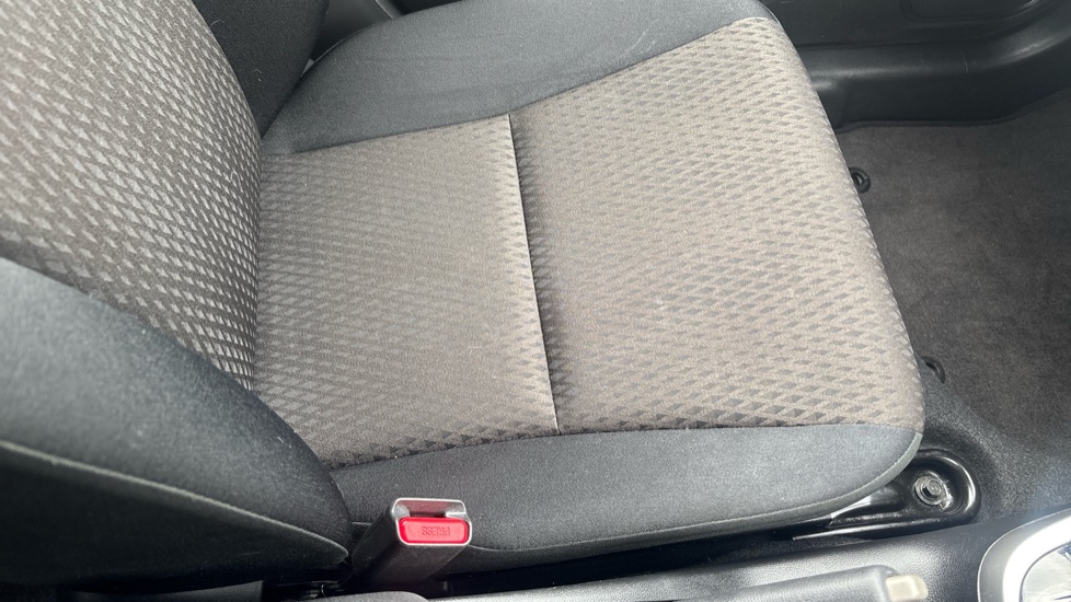 Honda Jazz 1.3 i-VTEC EX Navi 5dr CVT Petrol Hatchback - Image 36