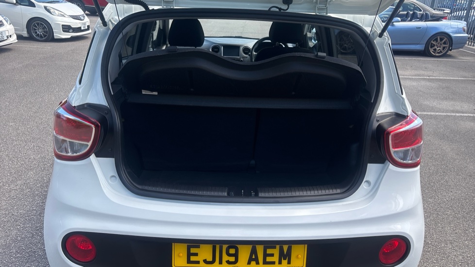 Hyundai i10 1.2 Premium 5dr Petrol Hatchback - Image 4