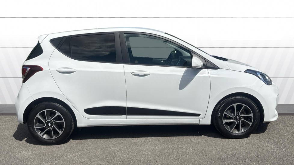 Hyundai i10 1.2 Premium 5dr Petrol Hatchback - Image 5