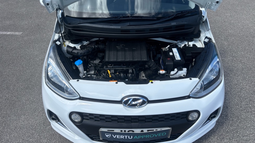 Hyundai i10 1.2 Premium 5dr Petrol Hatchback - Image 8