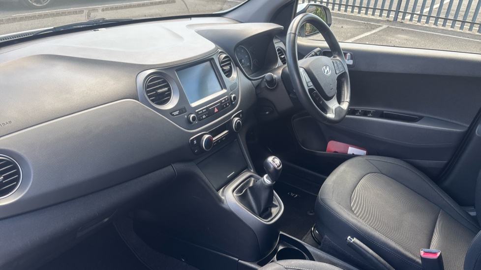 Hyundai i10 1.2 Premium 5dr Petrol Hatchback - Image 9
