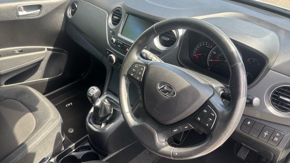 Hyundai i10 1.2 Premium 5dr Petrol Hatchback - Image 11