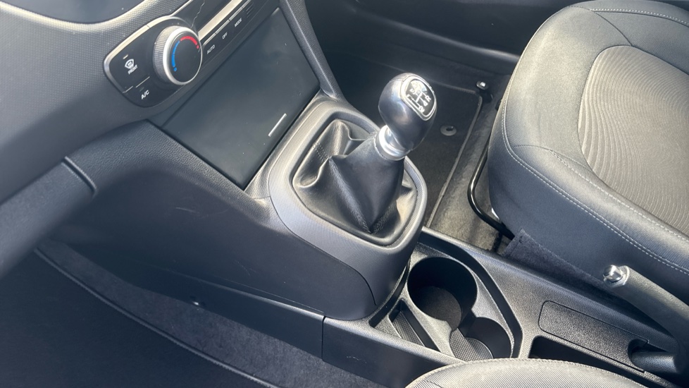 Hyundai i10 1.2 Premium 5dr Petrol Hatchback - Image 13