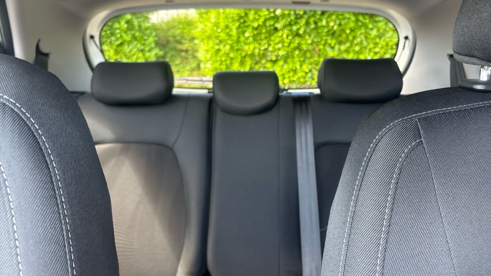 Hyundai i10 1.2 Premium 5dr Petrol Hatchback - Image 15