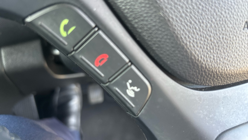 Hyundai i10 1.2 Premium 5dr Petrol Hatchback - Image 25
