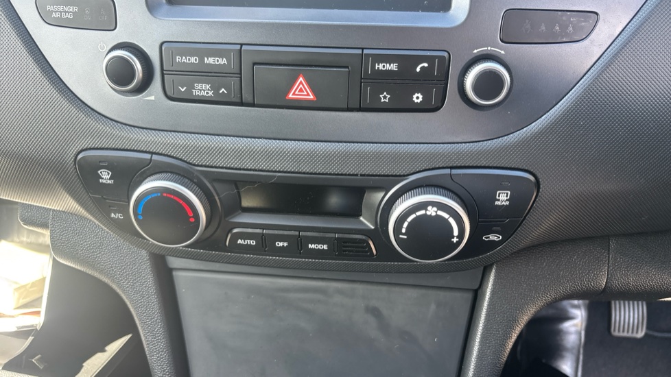 Hyundai i10 1.2 Premium 5dr Petrol Hatchback - Image 28