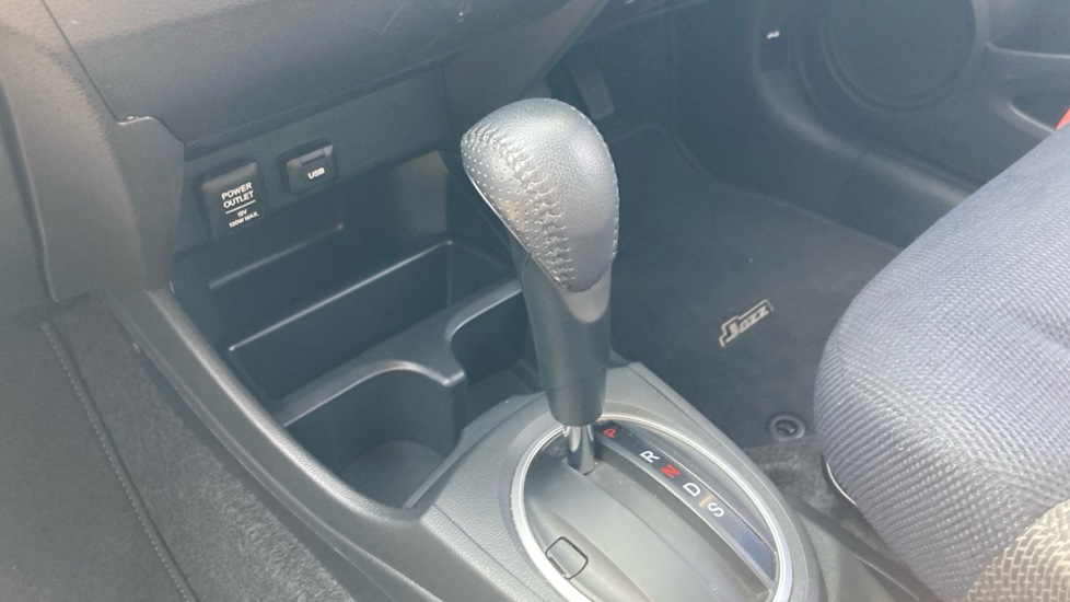 Honda Jazz 1.4 i-VTEC ES Plus 5dr CVT Petrol Hatchback - Image 13