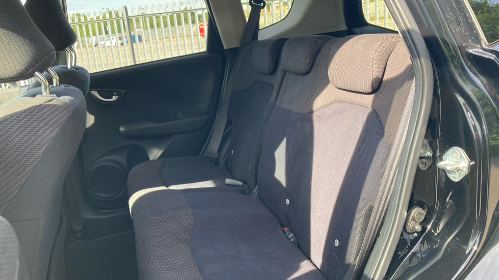 Honda Jazz 1.4 i-VTEC ES Plus 5dr CVT Petrol Hatchback - Image 16
