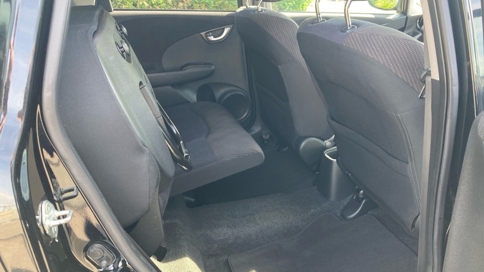 Honda Jazz 1.4 i-VTEC ES Plus 5dr CVT Petrol Hatchback - Image 30