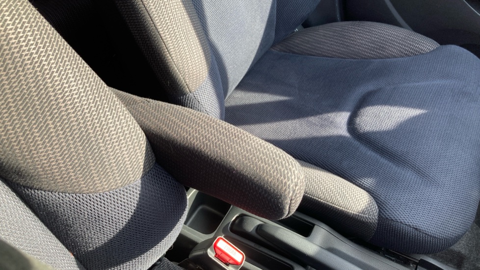 Honda Jazz 1.4 i-VTEC ES Plus 5dr CVT Petrol Hatchback - Image 48