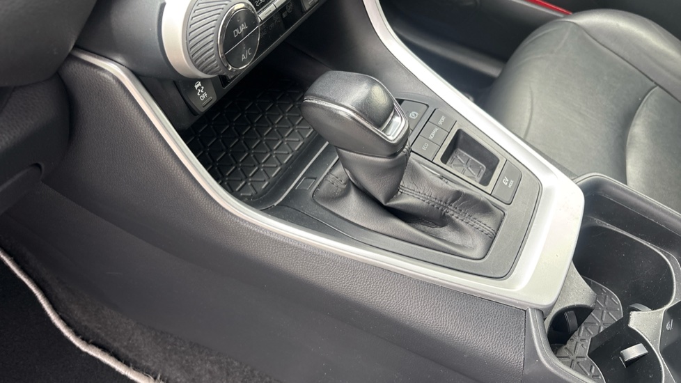Toyota RAV4 2.5 VVT-i Hybrid Excel 5dr CVT 2WD Hybrid Estate - Image 13