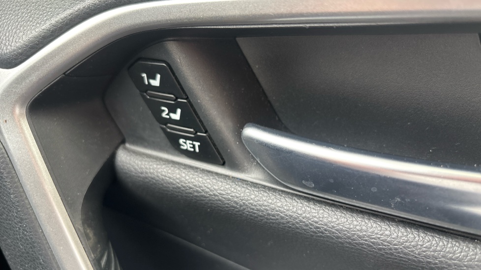 Toyota RAV4 2.5 VVT-i Hybrid Excel 5dr CVT 2WD Hybrid Estate - Image 25