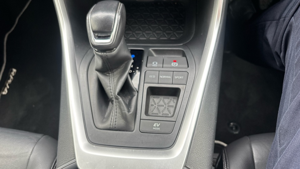Toyota RAV4 2.5 VVT-i Hybrid Excel 5dr CVT 2WD Hybrid Estate - Image 29