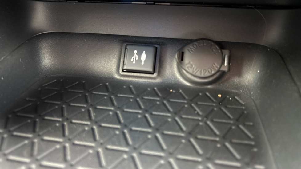Toyota RAV4 2.5 VVT-i Hybrid Excel 5dr CVT 2WD Hybrid Estate - Image 32