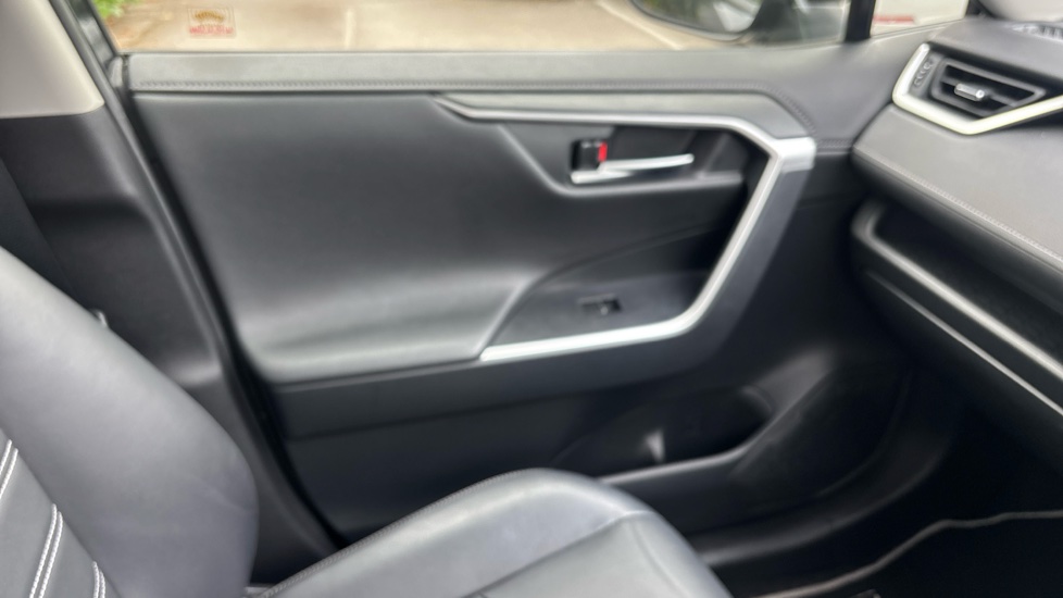 Toyota RAV4 2.5 VVT-i Hybrid Excel 5dr CVT 2WD Hybrid Estate - Image 37