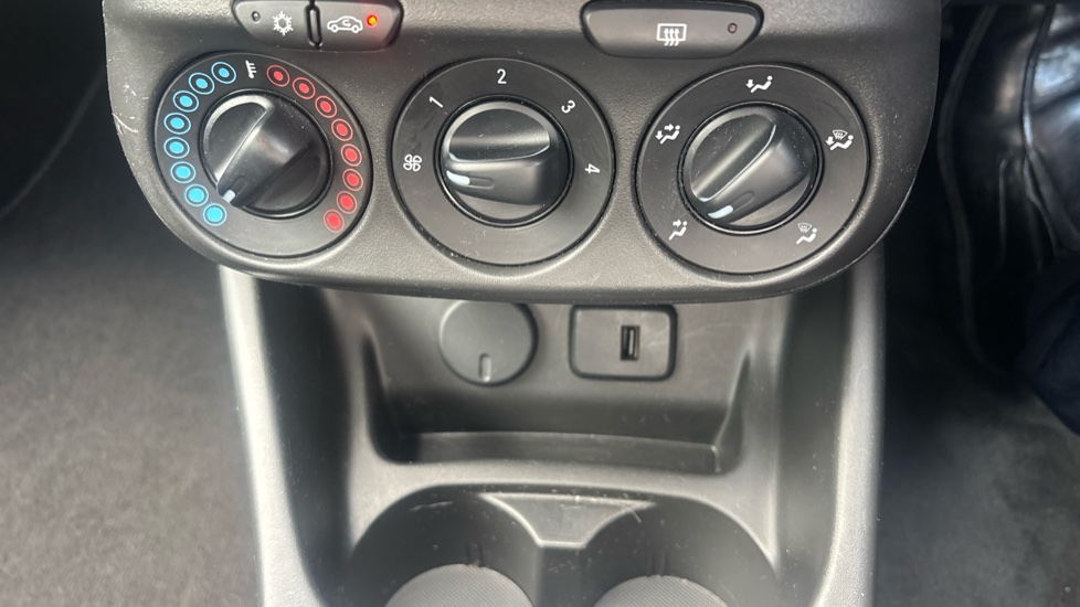 Vauxhall Corsa 1.4 [75] Griffin 5dr Petrol Hatchback - Image 28