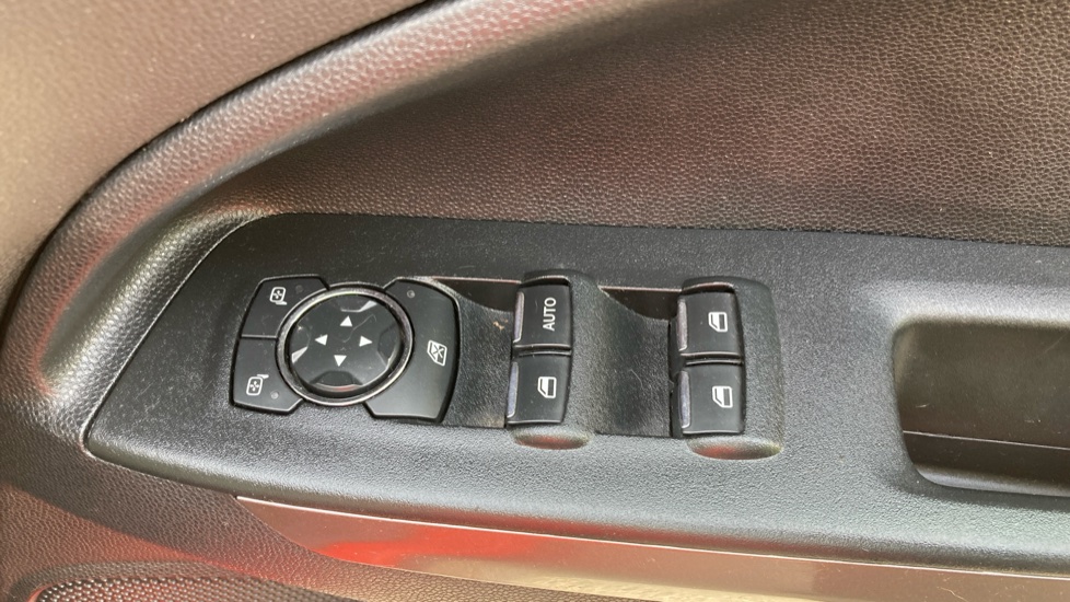 Ford EcoSport 1.0 EcoBoost Zetec 5dr Petrol Hatchback - Image 23
