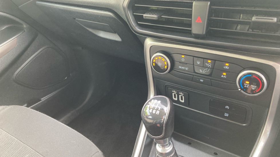 Ford EcoSport 1.0 EcoBoost Zetec 5dr Petrol Hatchback - Image 37
