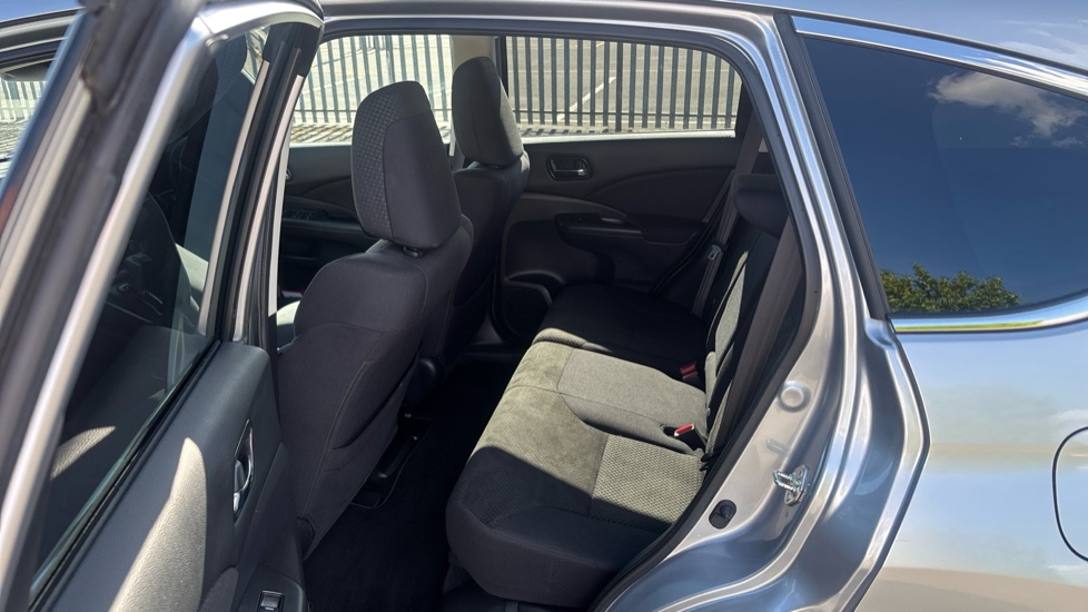 Honda CR-V 2.0 i-VTEC SE Plus 5dr Auto [Nav] Petrol Estate - Image 16