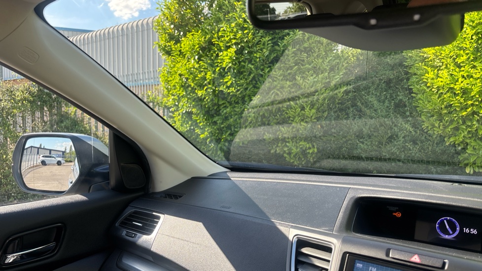 Honda CR-V 2.0 i-VTEC SE Plus 5dr Auto [Nav] Petrol Estate - Image 32