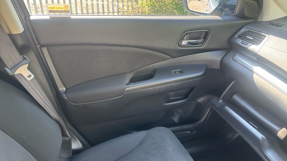 Honda CR-V 2.0 i-VTEC SE Plus 5dr Auto [Nav] Petrol Estate - Image 33