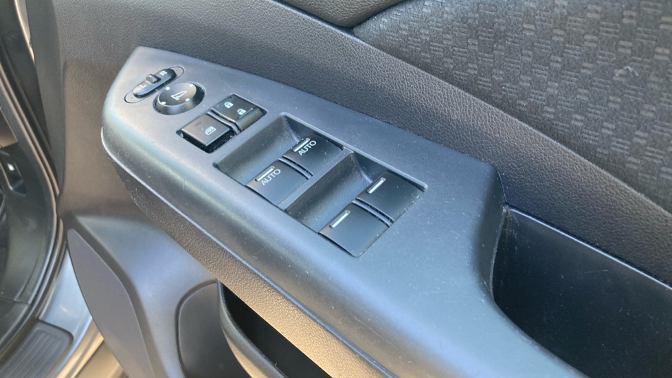 Honda CR-V 2.0 i-VTEC S 5dr 2WD Petrol Estate - Image 28