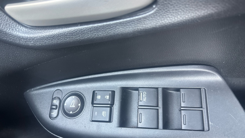 Honda Jazz 1.3 i-VTEC S 5dr Petrol Hatchback - Image 27