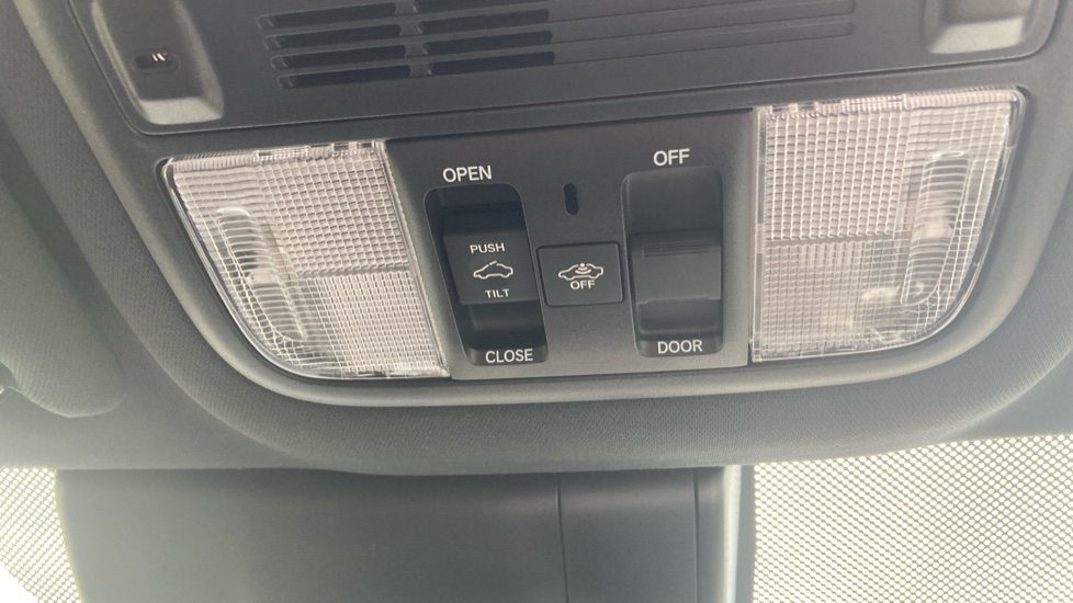 Honda Civic 1.5 VTEC Turbo Prestige 5dr CVT Petrol Hatchback - Image 30