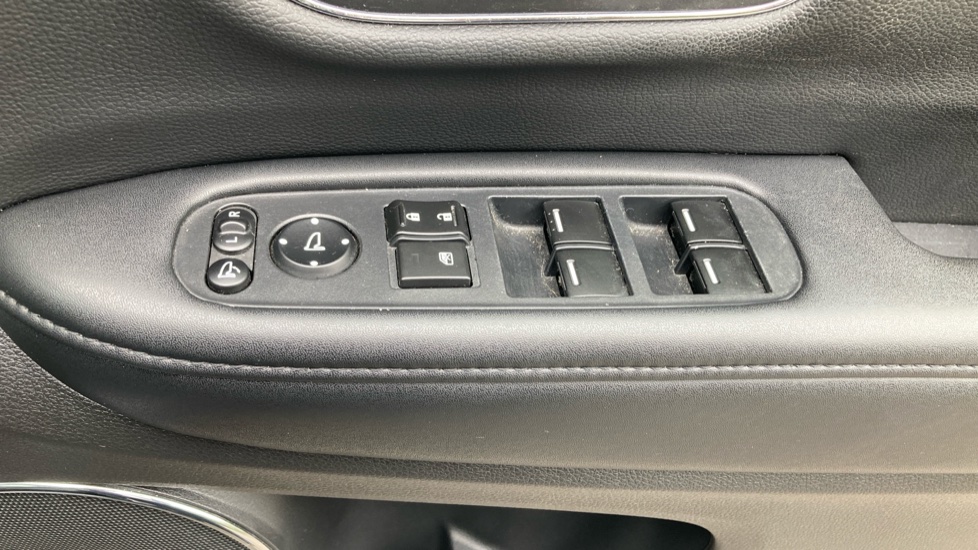 Honda HR-V 1.5 i-VTEC EX CVT 5dr Petrol Hatchback - Image 24