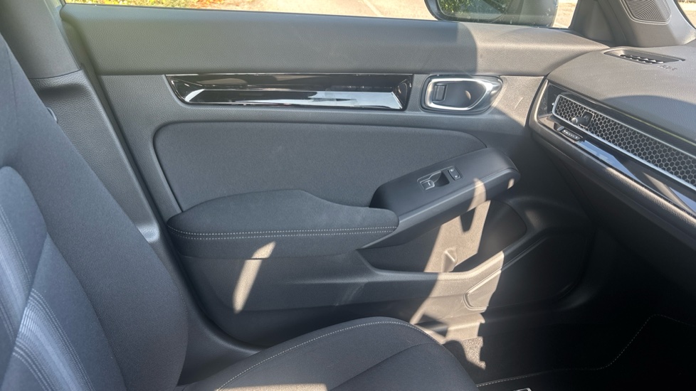 Honda Civic 2.0 eHEV Elegance 5dr CVT Hybrid Hatchback - Image 30