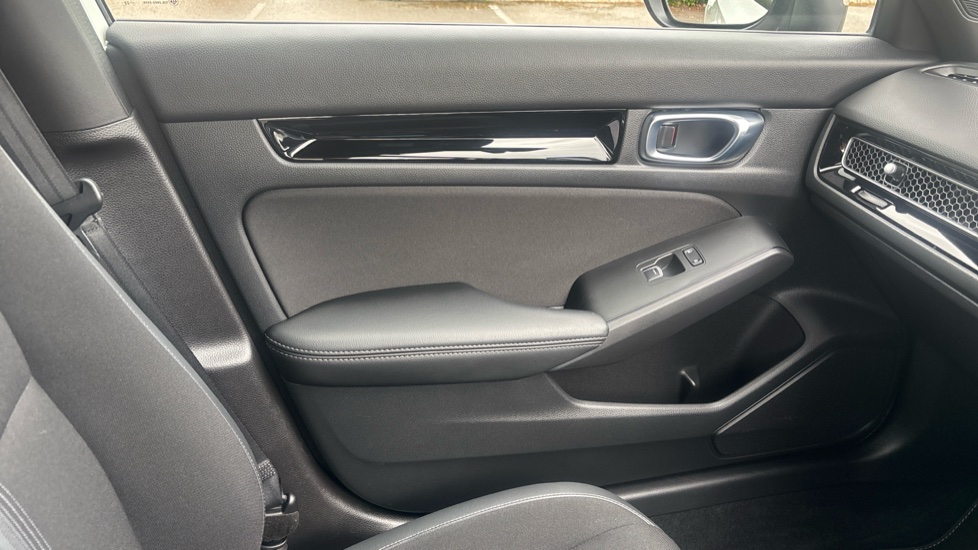 Honda Civic 2.0 eHEV Sport 5dr CVT Hybrid Hatchback - Image 29