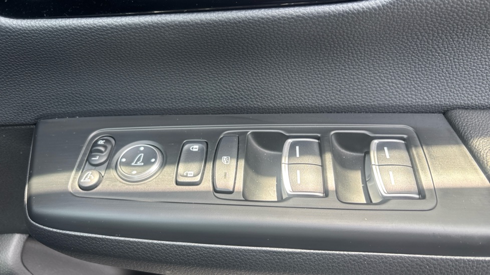 Honda CR-V 2.0 eHEV Advance 5dr eCVT Hybrid Estate - Image 17