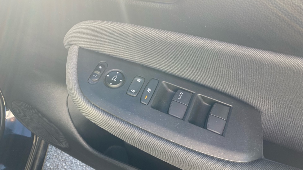 Honda Jazz 1.5 i-MMD Hybrid SE 5dr eCVT Hybrid Hatchback - Image 15