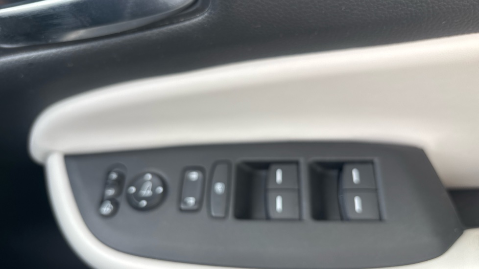 Honda Jazz 1.5 i-MMD Hybrid EX 5dr eCVT Hybrid Hatchback - Image 16