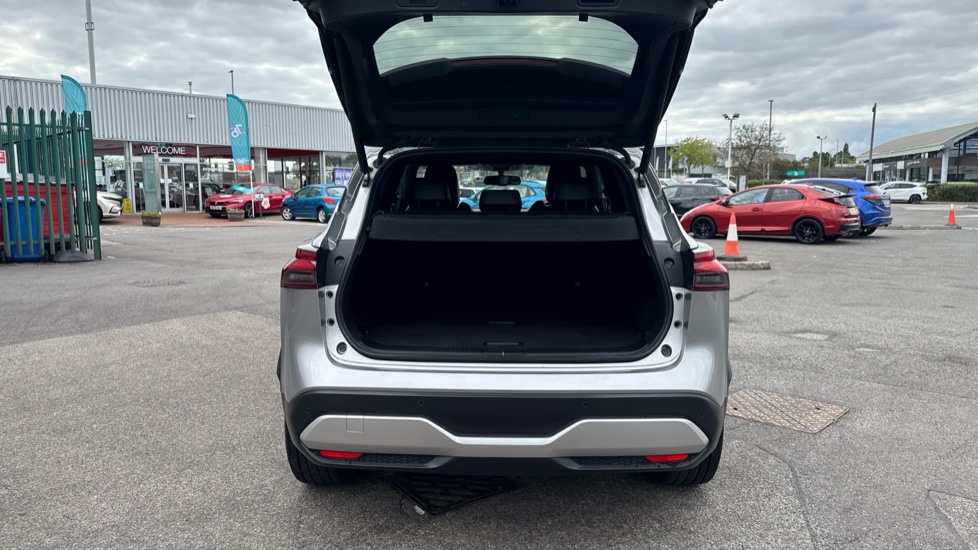 Nissan Qashqai 1.3 DiG-T MH 158 Tekna+ 5dr Petrol Hatchback - Image 4