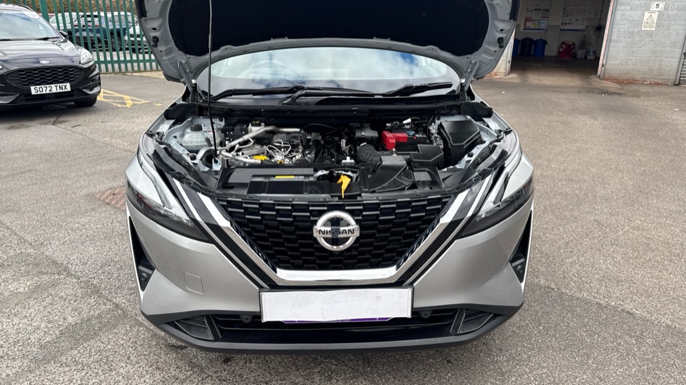 Nissan Qashqai 1.3 DiG-T MH 158 Tekna+ 5dr Petrol Hatchback - Image 8