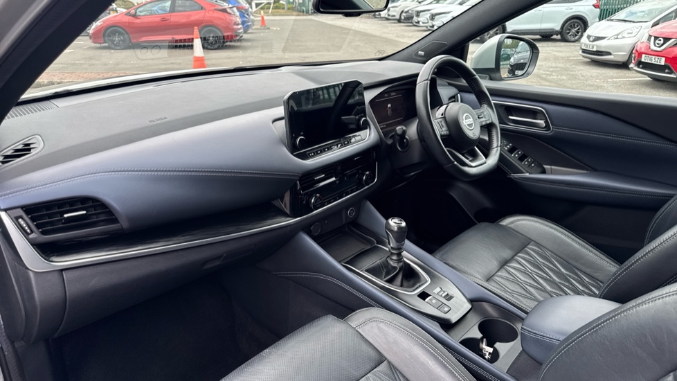 Nissan Qashqai 1.3 DiG-T MH 158 Tekna+ 5dr Petrol Hatchback - Image 9