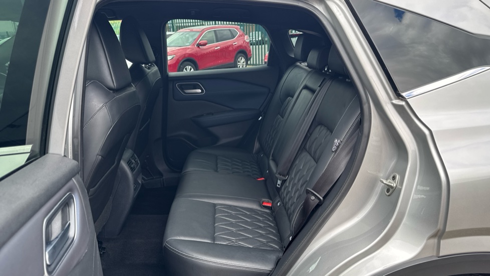 Nissan Qashqai 1.3 DiG-T MH 158 Tekna+ 5dr Petrol Hatchback - Image 16