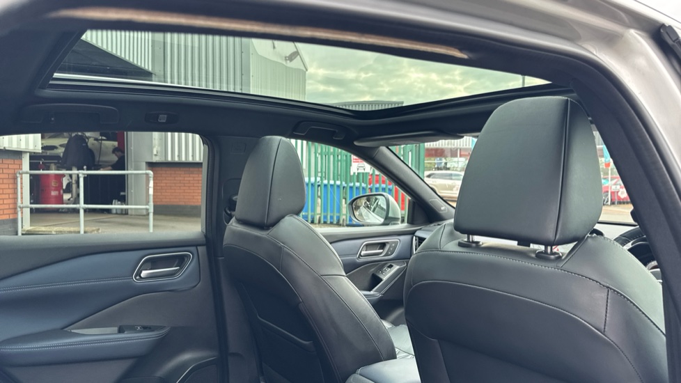 Nissan Qashqai 1.3 DiG-T MH 158 Tekna+ 5dr Petrol Hatchback - Image 33