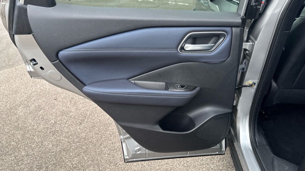Nissan Qashqai 1.3 DiG-T MH 158 Tekna+ 5dr Petrol Hatchback - Image 35