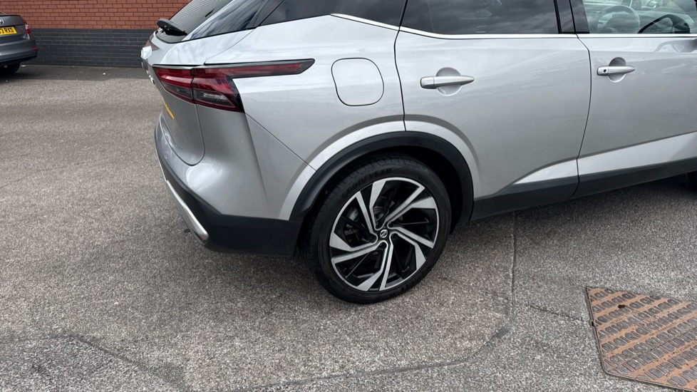 Nissan Qashqai 1.3 DiG-T MH 158 Tekna+ 5dr Petrol Hatchback - Image 42