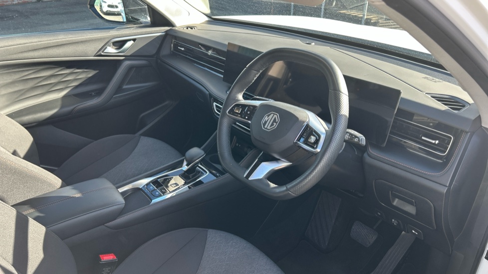 MG HS 1.5 T-GDI PHEV SE 5dr Auto Hatchback - Image 11
