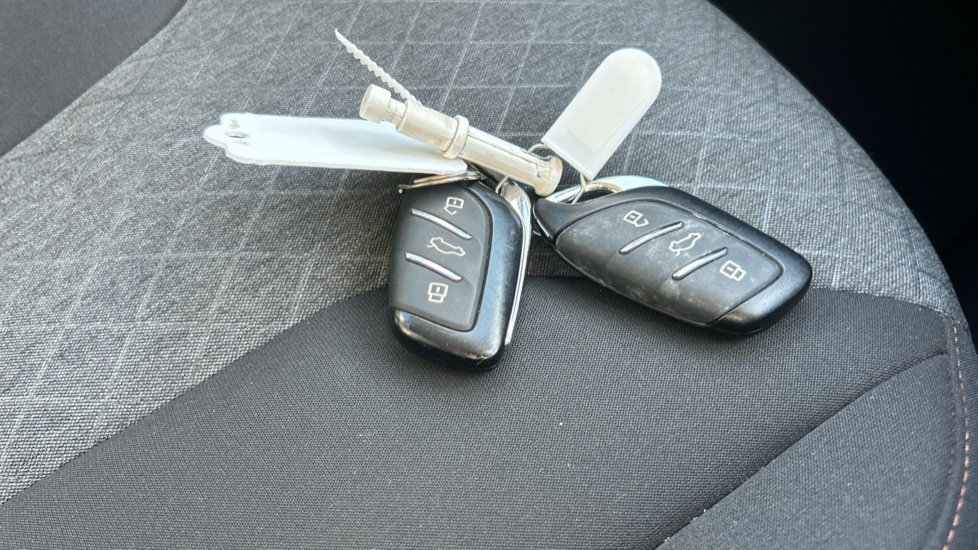 MG HS 1.5 T-GDI PHEV SE 5dr Auto Hatchback - Image 19